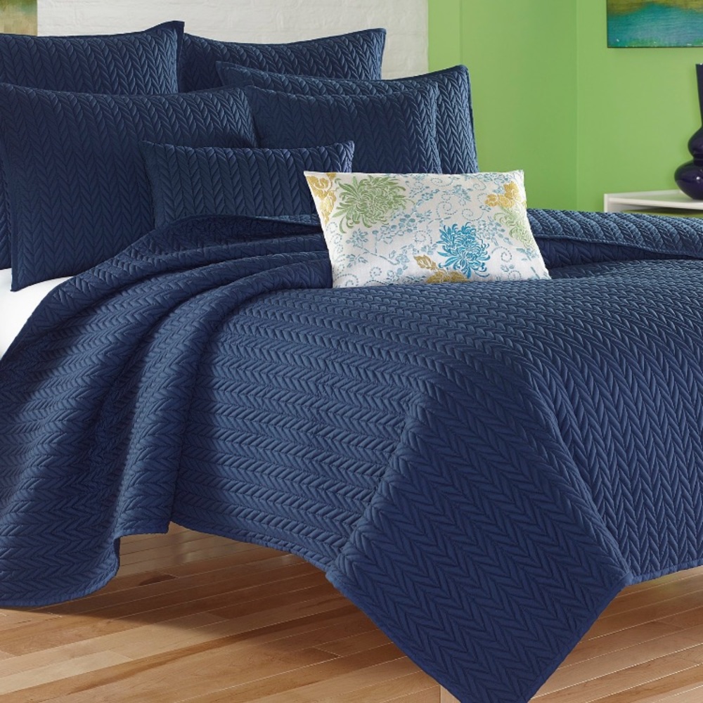 J. Queen Coverlet Quilt Queen size